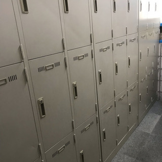 オフィス用家具 生興 9人用ロッカー カギ有 中古