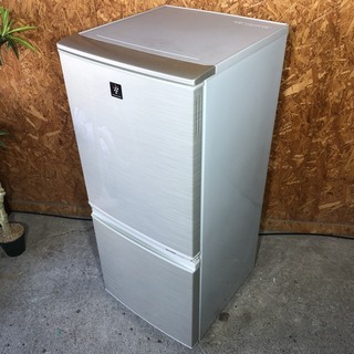シャープ　2ドア冷蔵庫　１３７L  綺麗です　プラズマクラスター内蔵 シャープ 2ドア冷蔵庫 137L 綺麗です プラズマクラスター内蔵