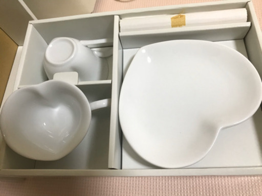 新品　未使用　ハート　ペアカップ＆プレートセット