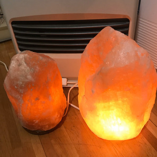 赤いランプを普通ランプに替えてみました。岩塩ランプ‼️
