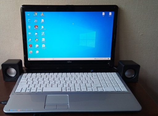 ノートパソコン Fujitsu LifeBook AH42/C Windows10 Pro