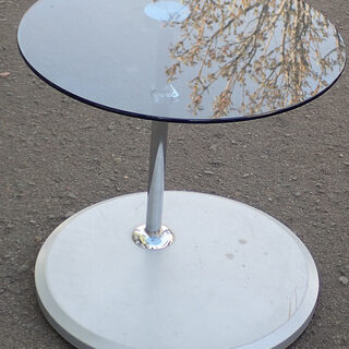 札幌 丸いガラスのテーブル 直径50cm高さ約50cm 多少高さ...