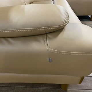 訳ありカウチソファー！横に2cm程のキズがあります。16万円を39800円です！引取価格