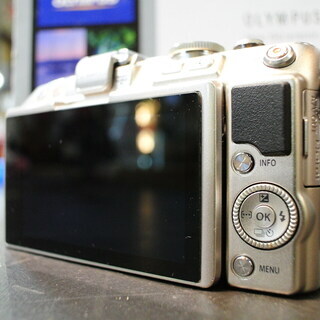 カメラ OLYMPUS E-PL6 ミラーレス デジタルカメラ ダブルズームキット 