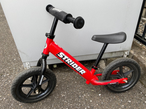 ストライダー　赤