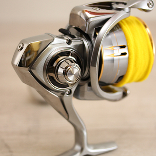 美品 DAIWA リール LT6000D-H ダイワフリームス（5UP905YGGsxw)