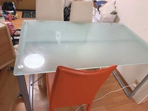 ガラスダイニングテーブル