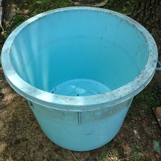 プラスティック製　大型容器（桶）