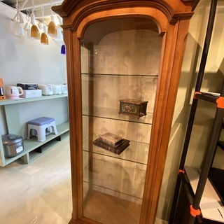 飾り棚 フリーラック シェルフ 棚 茶 3面ガラス 棚板ガラス 中古品 