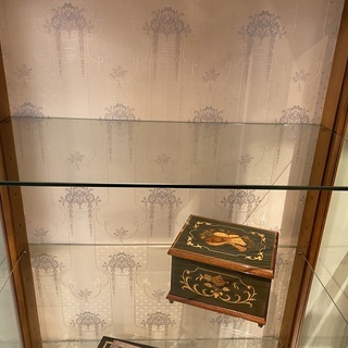 飾り棚 フリーラック シェルフ 棚 茶 3面ガラス 棚板ガラス 中古品 