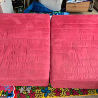 ピンクのソファーベッド