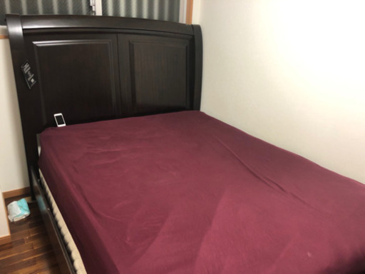 アメリカ家具のベッドフレーム　クイーンサイズ