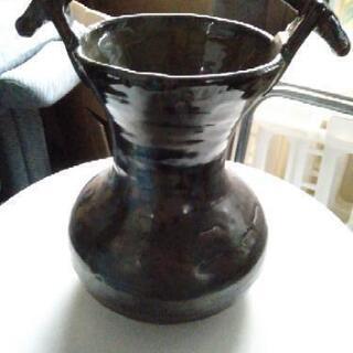 陶芸家の手付き花瓶