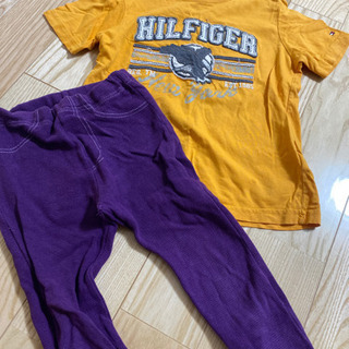 TOMMY HILFIGER のTシャツ　と長ズボン