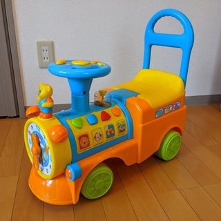 トイザらスの乗り物のおもちゃ 機関車型