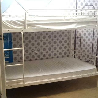 【美品】ホワイトパイプ二段ベッド（耐荷重 300kg）※2種類の備品付