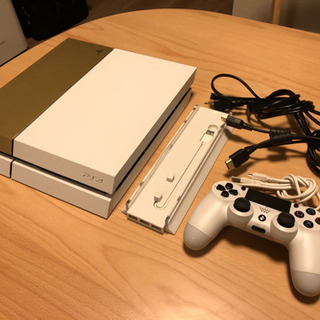 値下げしました】PS4 ゴールドカバー換装 ソフト3本＋縦置きスタンド付属