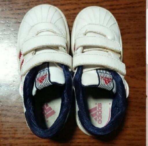 Adidas スニーカー 白 赤ライン サイズ16センチ ちょこ 新八柱のキッズ用品 子供用シューズ の中古あげます 譲ります ジモティーで不用品の処分