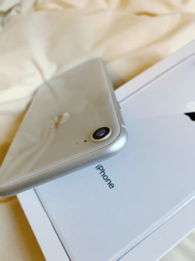 美品 iPhone 8 Silver 64 GB SIMフリー