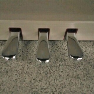 ヤマハクラビノーバ　CLP575WA　（2015年製） 【新響楽器甲子園店】