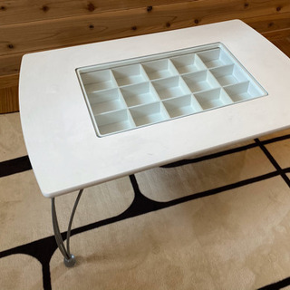 白のローテーブル・コレクションテーブル