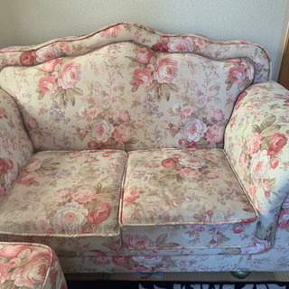 ゴージャス花柄ソファ