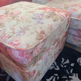 ゴージャス花柄ソファ