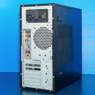 成立御礼!ゲーミングPC ﾚｲﾝﾎﾞｰｼｯｸｽｼｰｼﾞ ﾌｫｰﾄﾅｲﾄ PUBG等 Win10