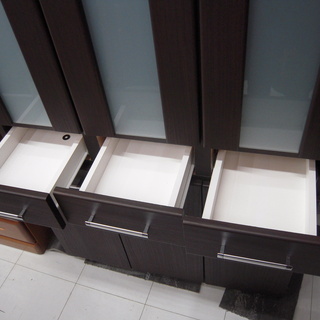 食器棚　３枚扉　ダークブラウン 食器棚 幅88.5×奥行40.5×高さ180cm 3枚扉 キッチン収納 ダークブラウン