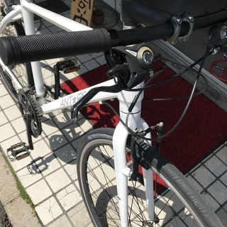 カッコいい白のクロスバイク アンタレス