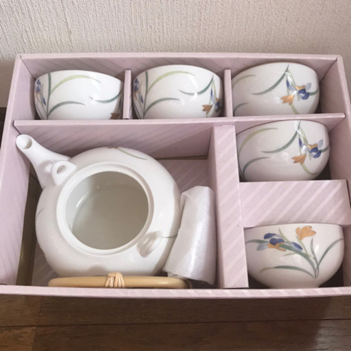 高級陶器箱入りきゅうす 湯呑み茶碗5客セット T A 嵯峨嵐山の食器 茶器 の中古あげます 譲ります ジモティーで不用品の処分