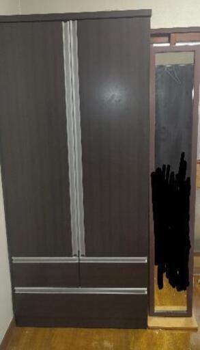 来週までにご連絡なければ処分致します！！ご連絡ください。ニトリのワードローブ タンス クローゼット 洋タンス W80 ダークブラウン漫画やCD、DVDを収納できる姿見付き！！