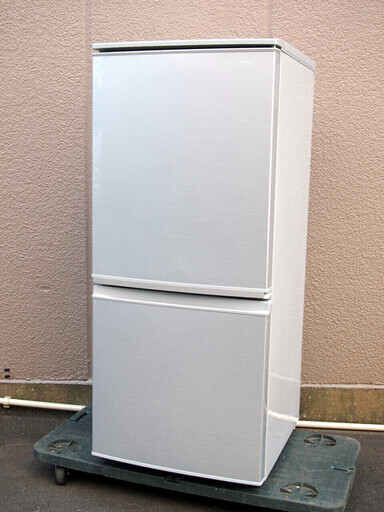【28】 17年製 シャープ 137L 2ドア 冷凍冷蔵庫 SJ-D14C-S つけかえどっちもドア シルバー