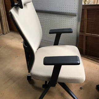 オフィスチェア 肘付 ヘッドレスト付 未使用品