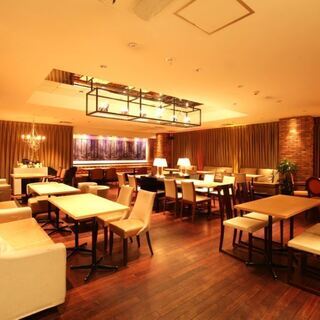 NYのホテルラウンジを思わせる上質な空間でこだわりの料理を堪能【Cafe&Lounge SHAVA LIVA】 − 京都府