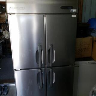 ホシザキ縦型　4ドア冷凍庫