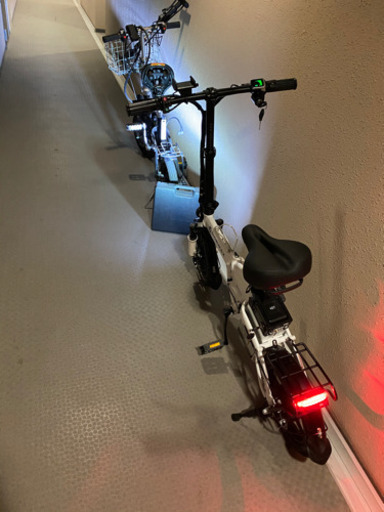 新品 フル電動自転車(アクセル付き) 海外輸入限定1台ホワイト 【公式 