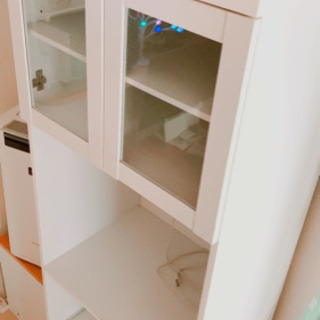 白いキッチン収納棚