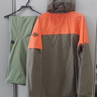 ▶スノボウエア上下セツト DAKIN ダカイン ウエア Lサイズ カーキ/オレンジ BILLABONG ビラボン ボトムス Lサイズ 緑系 ペイペイ対応 札幌市西区西野