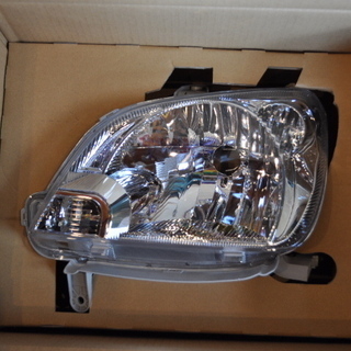 値下げしました!　ダイハツ　ミラ　L250S　新品　ヘッドライト　ユニット　助手席側