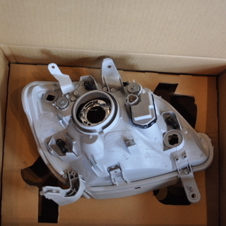 値下げしました!　ダイハツ　ミラ　L250S　新品　ヘッドライト　ユニット　助手席側　