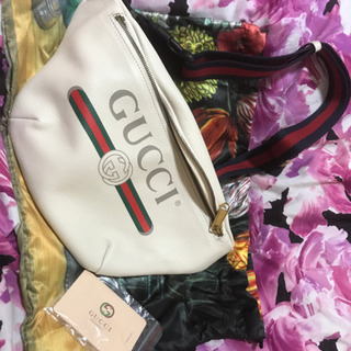 GUCCI ボディバッグ