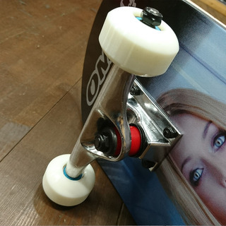 スケートボード　スケボー　コンプリート　８’２５　【新品】