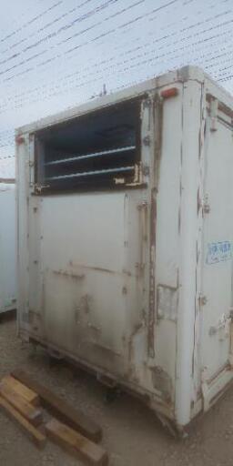 鍵付き】【横スライド扉】【収納式の中扉付き】保冷コンテナ 物置き