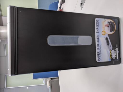 机の横にちょこんとａ４サイズ電動シュレッダー くずが散らからないようにビニル袋が使えます あらや 仙台の生活家電 その他 の中古あげます 譲ります ジモティーで不用品の処分