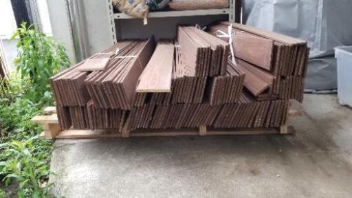 ウッドフェンス　板材　木材　DIY 廃材