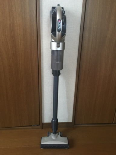 シャープ縦型掃除機。電池付きですが、充電器はありません。14年製。動作確認済み。