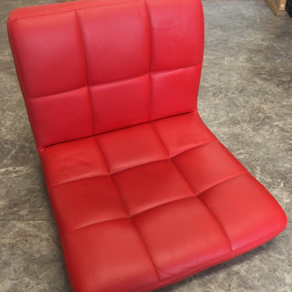 赤い座椅子　３つ