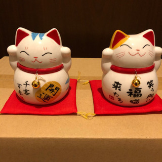 【お取引中】両手あげ　招き猫　貯金箱　2個セット