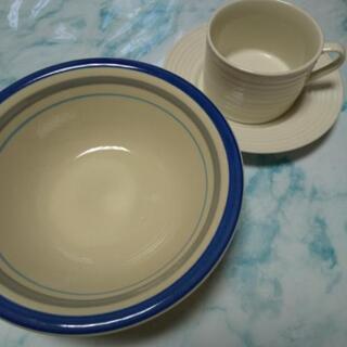 陶器の器  深皿  鉢   カップ＆ソーサー